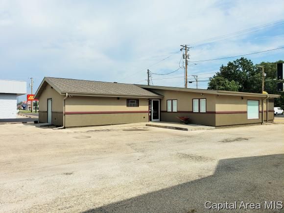 562 N Henderson St, Galesburg, IL 61401